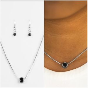EXPERT SHIMMER BLACK NECKLACE/EARRING SET